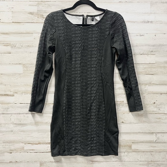 H&M Divided Black Long Sleeve Dress - Picture 4 of 8